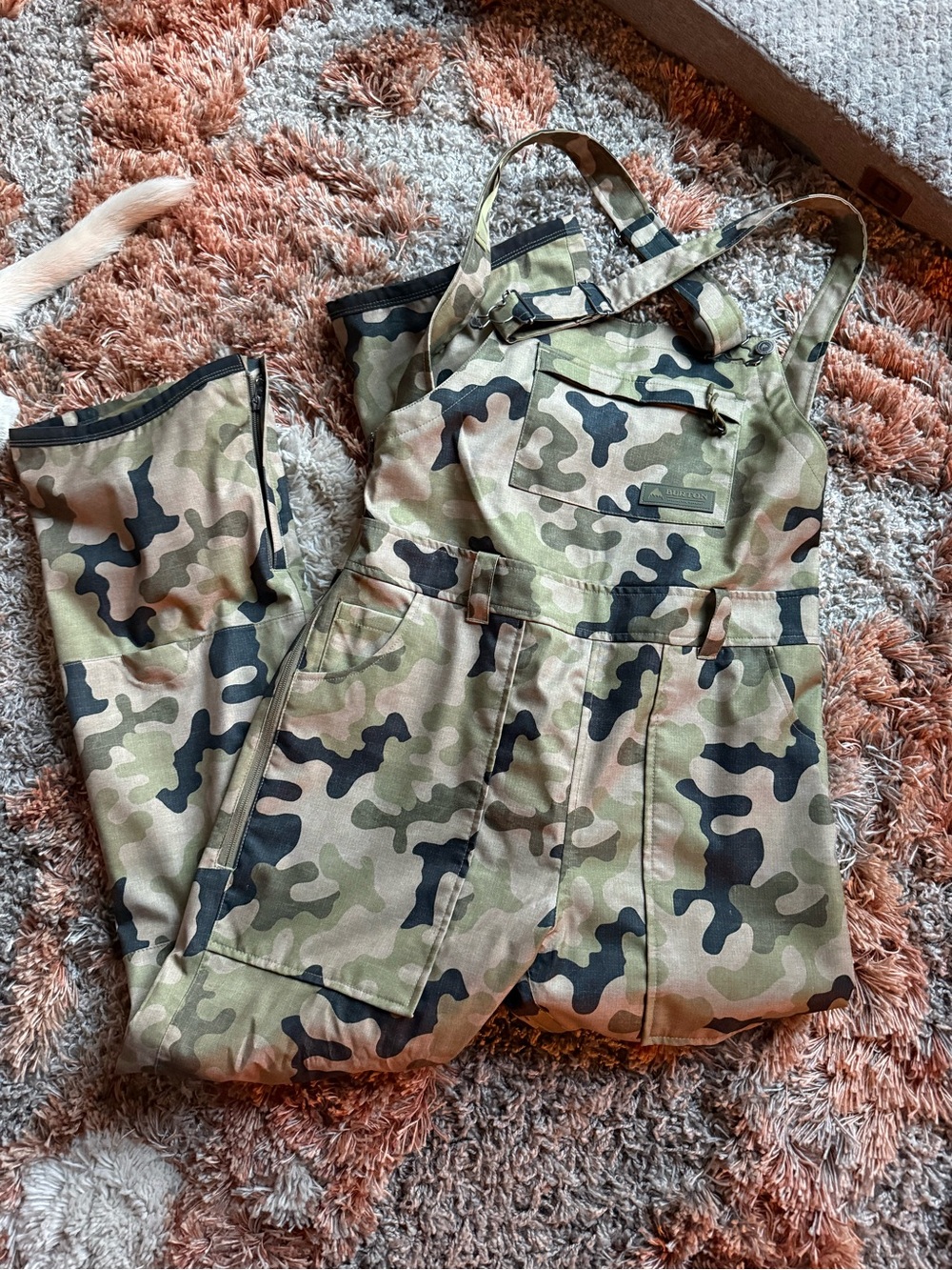 Burton Avalon Camo Bibs Snowpants Medium Snowboarding Winter - Picture 5 of 6